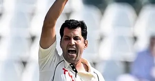 অভিষেকেই ৫ উইকেট নিয়ে বিশ্বরেকর্ড আসিফ আফ্রিদির